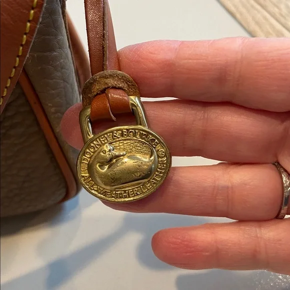⭐Dooney & Bourke Vintage Pebbled Leather Crossbody - Picture 4 of 12